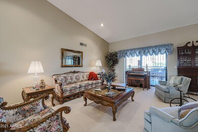 7-11118 W Arron-living room