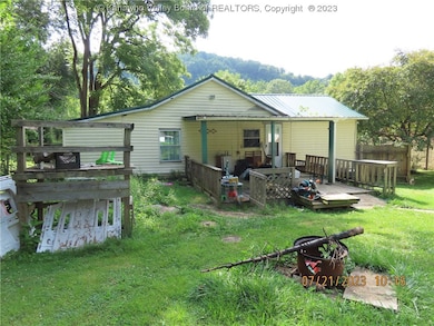 13 Beechie Fork Rd, Alum Creek, WV 25003 - photo 5