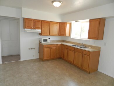 3507 Sierra Vista Dr, Farmington, NM 87402 - photo 4