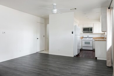 4409 Catlin Cir-006-013-Dining RoomKitch