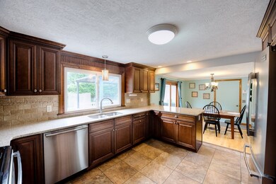 20 Anthony St, Agawam, MA 01001 - photo 4