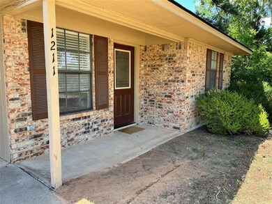 1211 S Lillis Ln, Denison, TX 75020 - photo 2