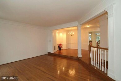 9927 Trosby Ct, Vienna, VA 22181 - photo 5