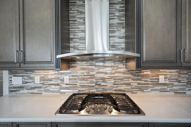 4 415 Sapphire Way SW_L (40)