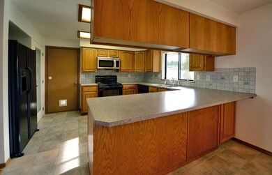 3 Kitchen Eating Bar