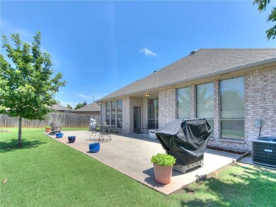 1905 NE 7th Cir, Moore, OK 73160 - photo 5