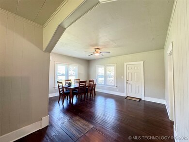 929 E Walnut St, Cushing, OK 74023 - photo 7