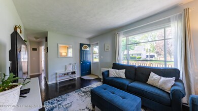 1703HollyWay04