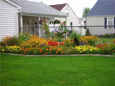 Exterior Back Beautiful backyard gardens!