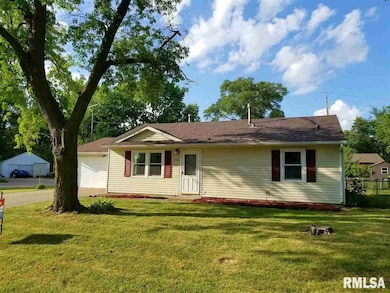 2108 W 70th St, Davenport, IA 52806 - photo 2