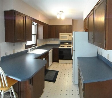 2448 Leffingwell Ave NE, Grand Rapids, MI 49525 - photo 2