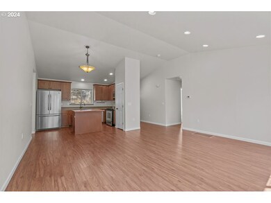 909 NE Center St, Sheridan, OR 97378 - photo 7