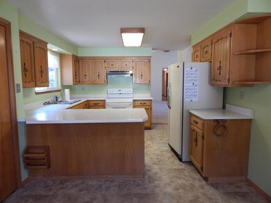 1945 Dawn Dr, Grants Pass, OR 97527 - photo 3