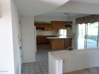 EAT IN KITCHEN DINING AREA