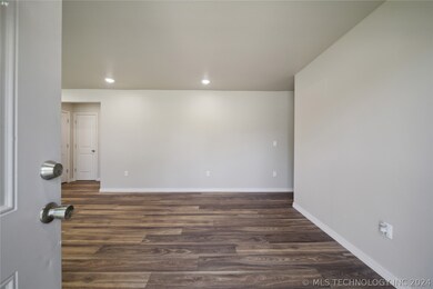 307 N Oklahoma Ave, Tahlequah, OK 74464 - photo 4