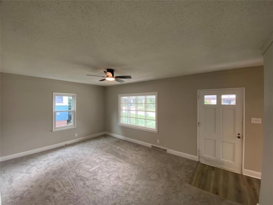 3927 13th St, Des Moines, IA 50313 - photo 5