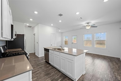 15216 Spruce Frost Cove unit B, Del Valle, TX 78617 - photo 3