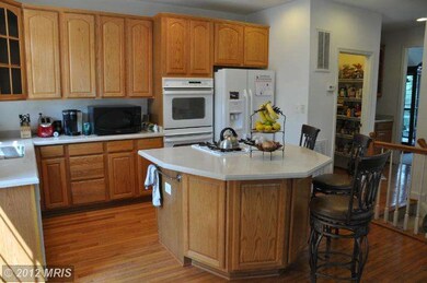 9998 Cyrandall Dr, Oakton, VA 22124 - photo 2
