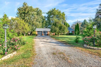 9223 Lapeer Rd, Davison, MI 48423 - photo 2