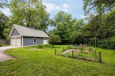 725 S Summit St, Iowa City, IA 52240 - photo 4