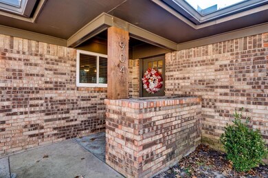 904 Deleon St, Denison, TX 75020 - photo 4