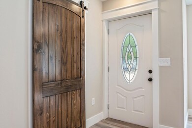 6-web-or-mls-409 S 19th St-05