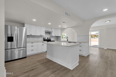 12-web-or-mls-7726-e-darner-rd