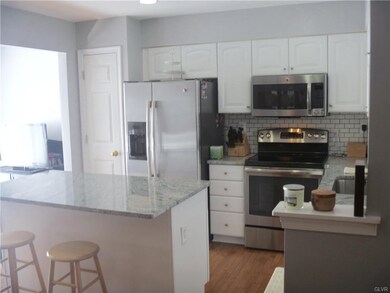 4566 Par Ct, Center Valley, PA 18034 - photo 2