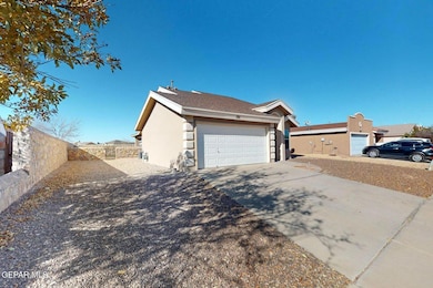 780 Desert Spring Dr, Horizon City, TX 79928 - photo 3