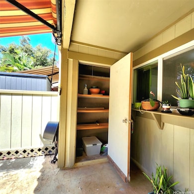 Extra storage in the open lanai area