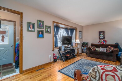 911 S 19th St, Grand Forks, ND 58201 - photo 2
