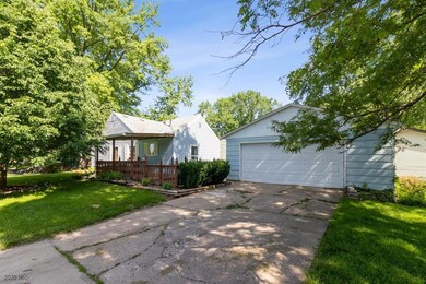 1005 69th St, Windsor Heights, IA 50324 - photo 4