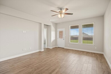 1529 Seabiscuit Dr, Granbury, TX 76049 - photo 7