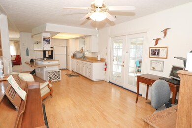 Kitchen / desk area