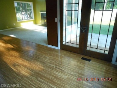 2028 Shetland Ct NE, Grand Rapids, MI 49505 - photo 2