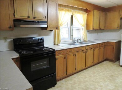 2127 Shelton Ave, Statesville, NC 28677 - photo 6