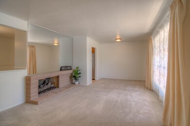 9 Living Room photo a