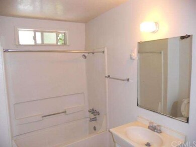Bathroom w/shower in tub.