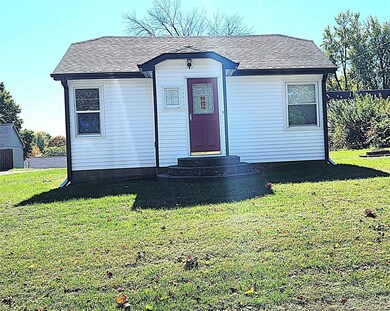 307 E Lincoln St, Monroe, IA 50170 - photo 3