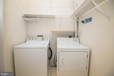 46614 Drysdale Terrace unit 201, Sterling, VA 20165 - photo 6