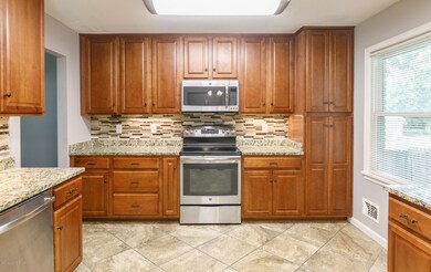 3109 Auburn Cir, Louisville, KY 40299 - photo 6