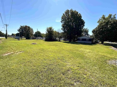 489 N Taylor Ave, Piggott, AR 72454 - photo 2