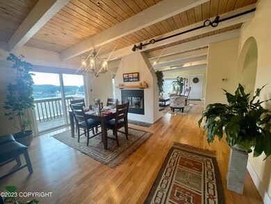 1116 E Rezanof Dr - Dining room