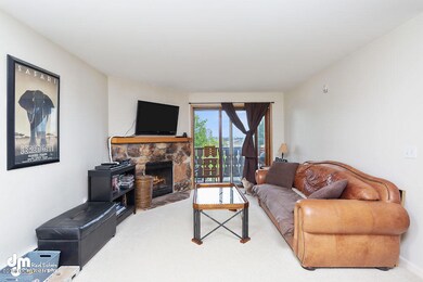 Living Room_KI_10-SMALL