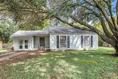 102 Adams St, Cleburne, TX 76033 - photo 2