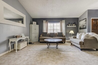 910 W Vaughn St-8