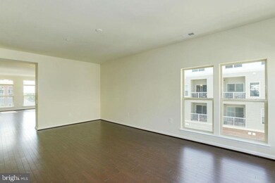 5555 Seabrook Rd, Lanham, MD 20706 - photo 3