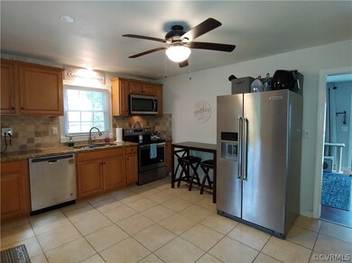 Tile, Granite, Stainless Steel Appliances, Pantry,