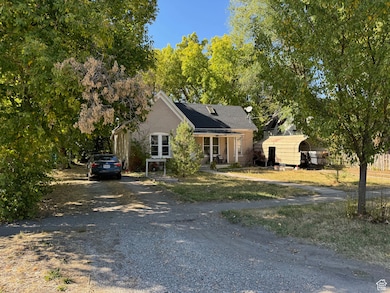 Bungalow with dirt driveway