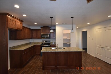 214 W Fairview St, Sherman, TX 75092 - photo 4